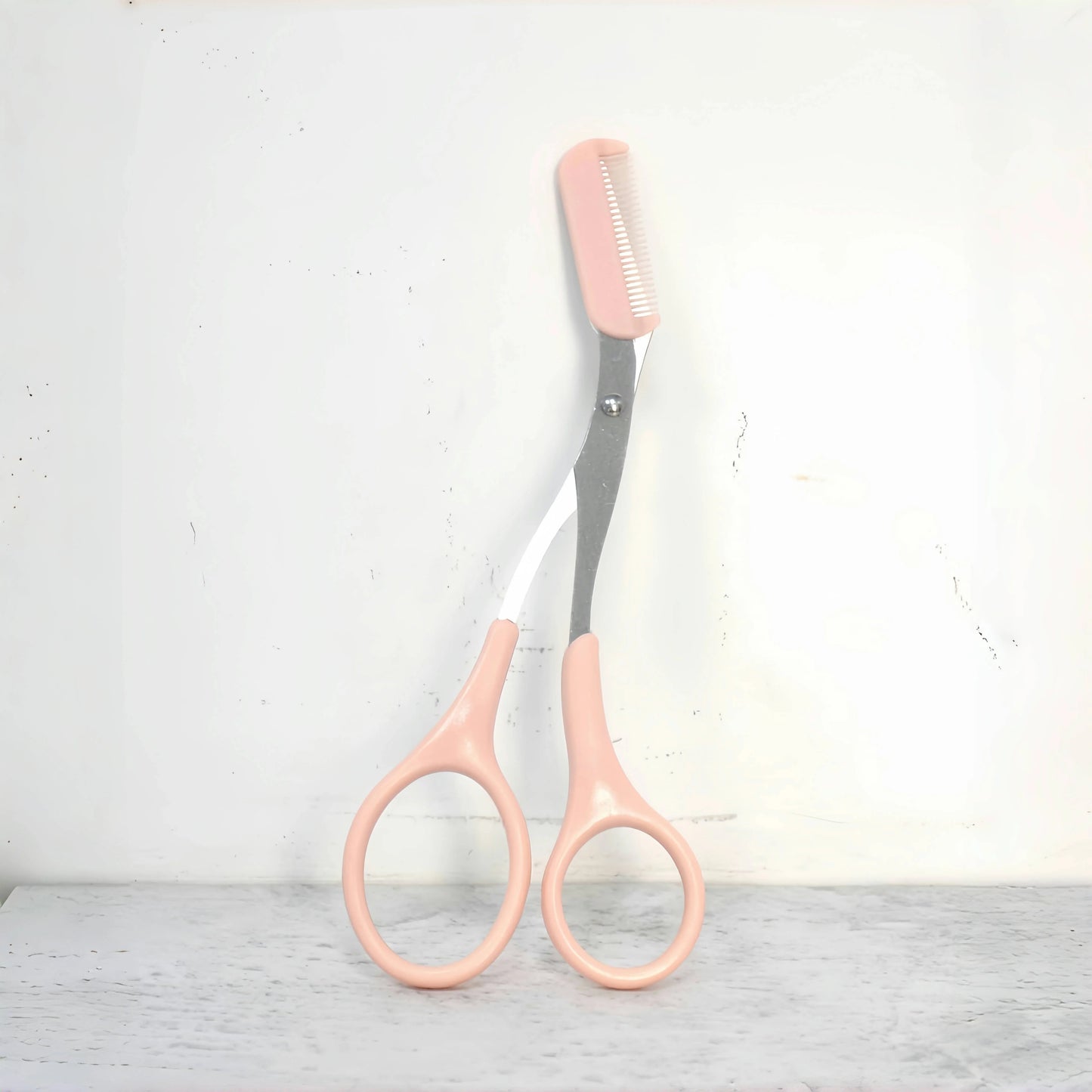 Eyebrow Trimming Scissors with built-in comb - Creating Perfect Eyebrows