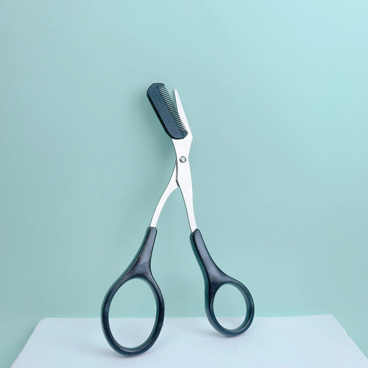 Eyebrow Trimming Scissors with built-in comb - Creating Perfect Eyebrows