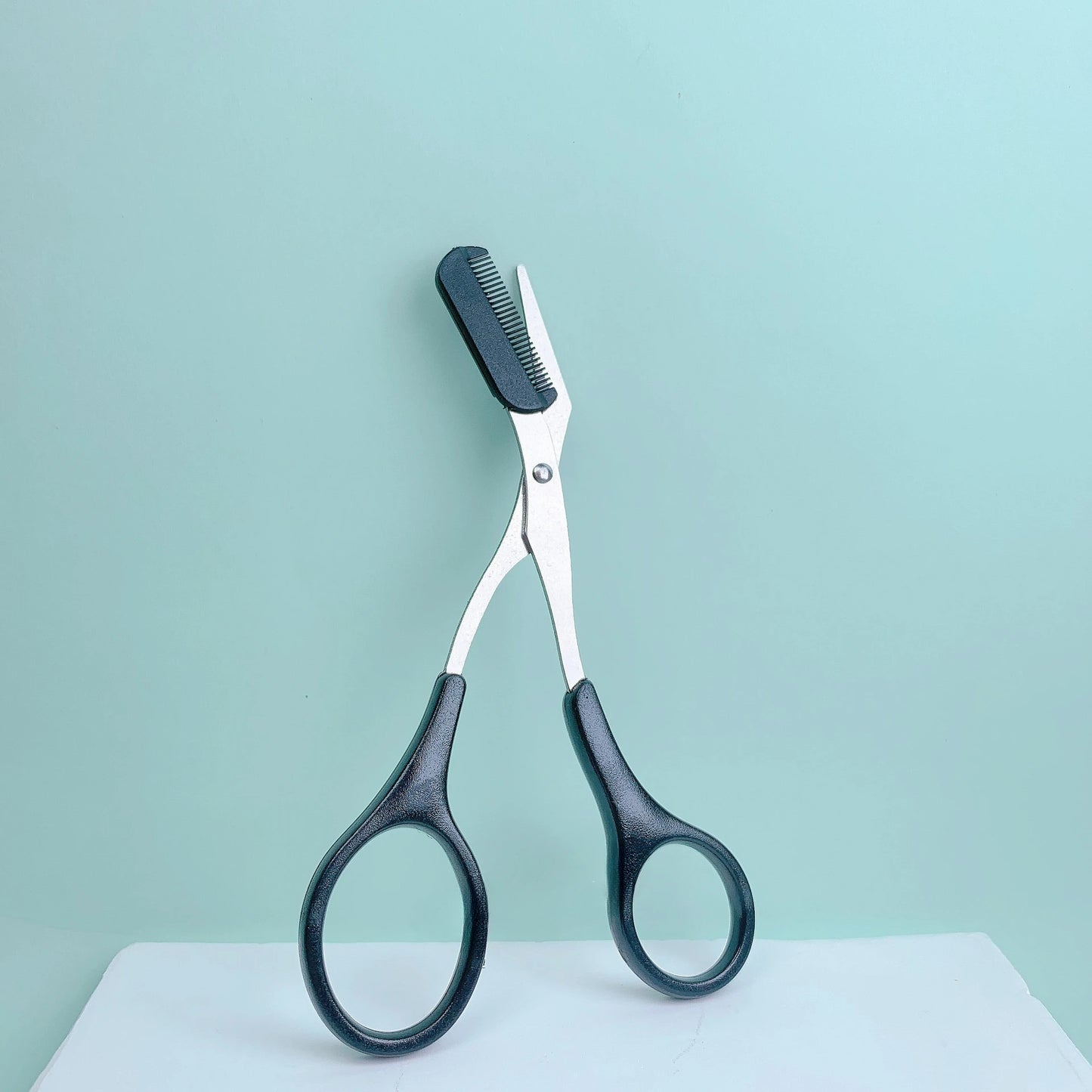 Eyebrow Trimming Scissors with built-in comb - Creating Perfect Eyebrows